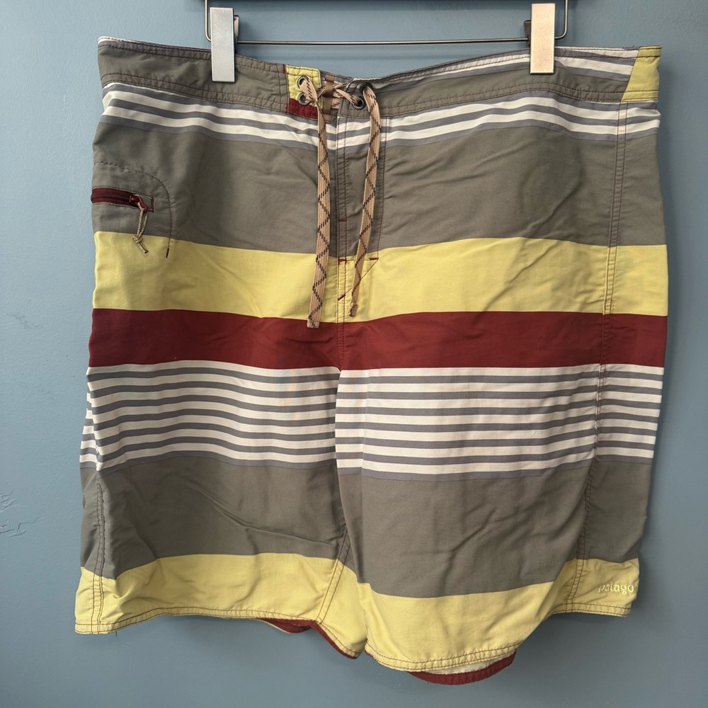 Patagonia Men's Wavefarer Engineered Board Shorts in Multi Stripe. Size 40